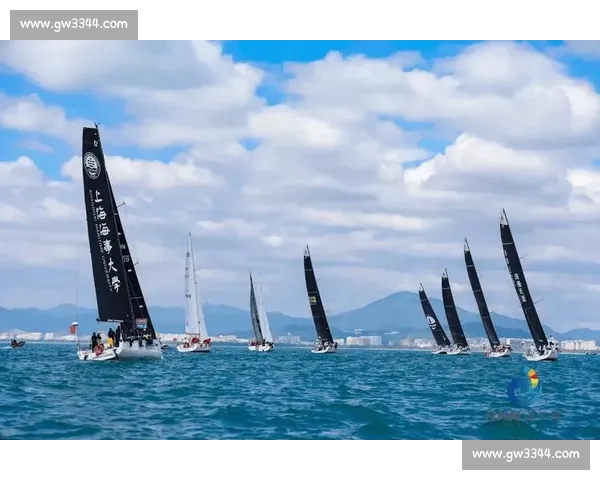 激烈帆船比赛风采展现海上极速对决精彩瞬间